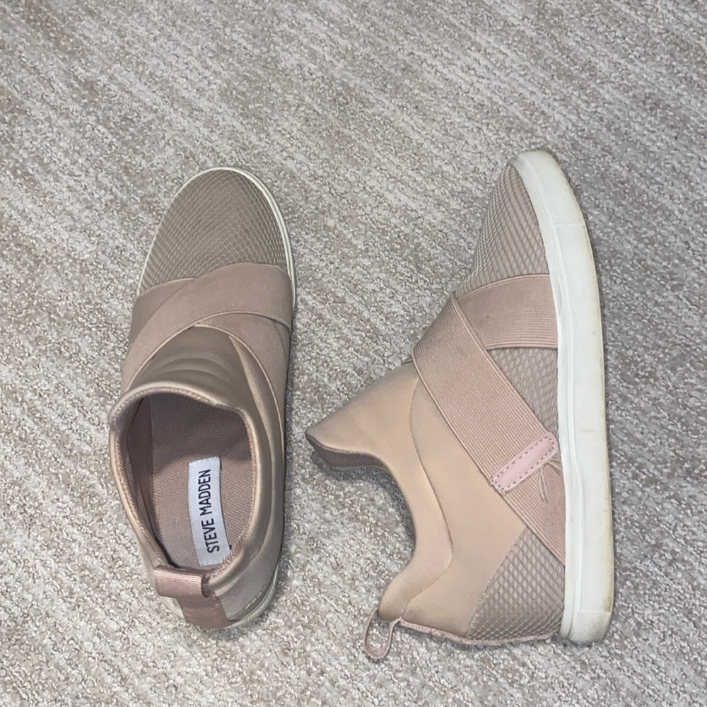 Steve Madden wedged sneaks